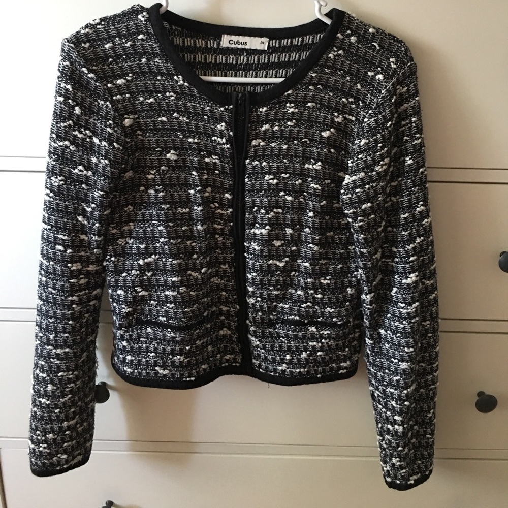 Elegant black&white jacket with zipper & 2 pockets
