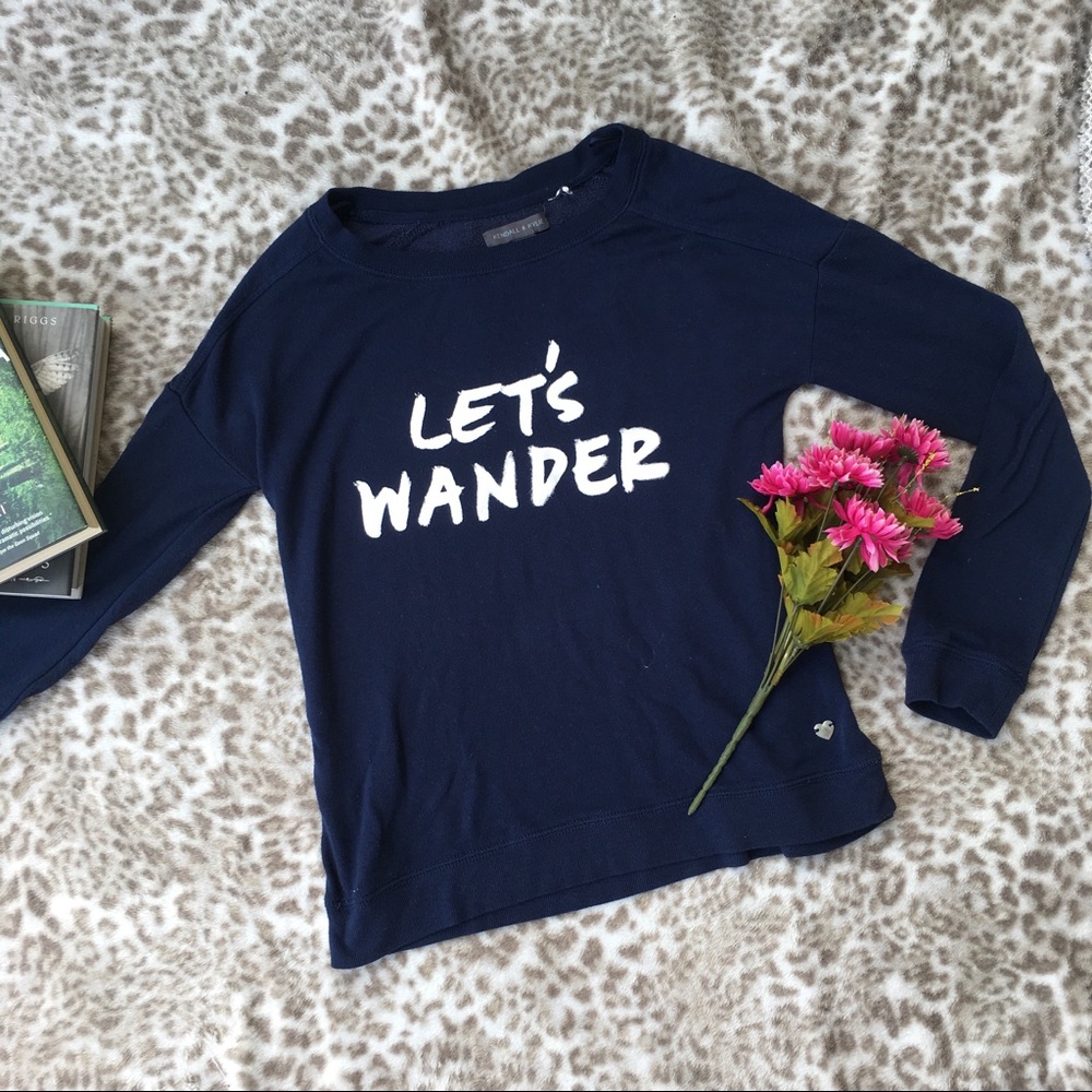 Kendall & Kylie Lets Wander pullover
