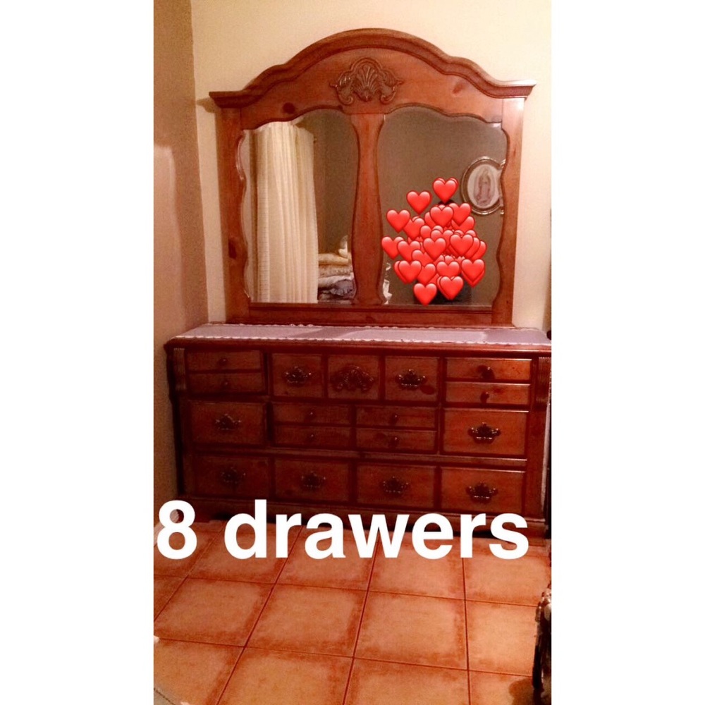Hairdresser , Dresser , and Queen Bed