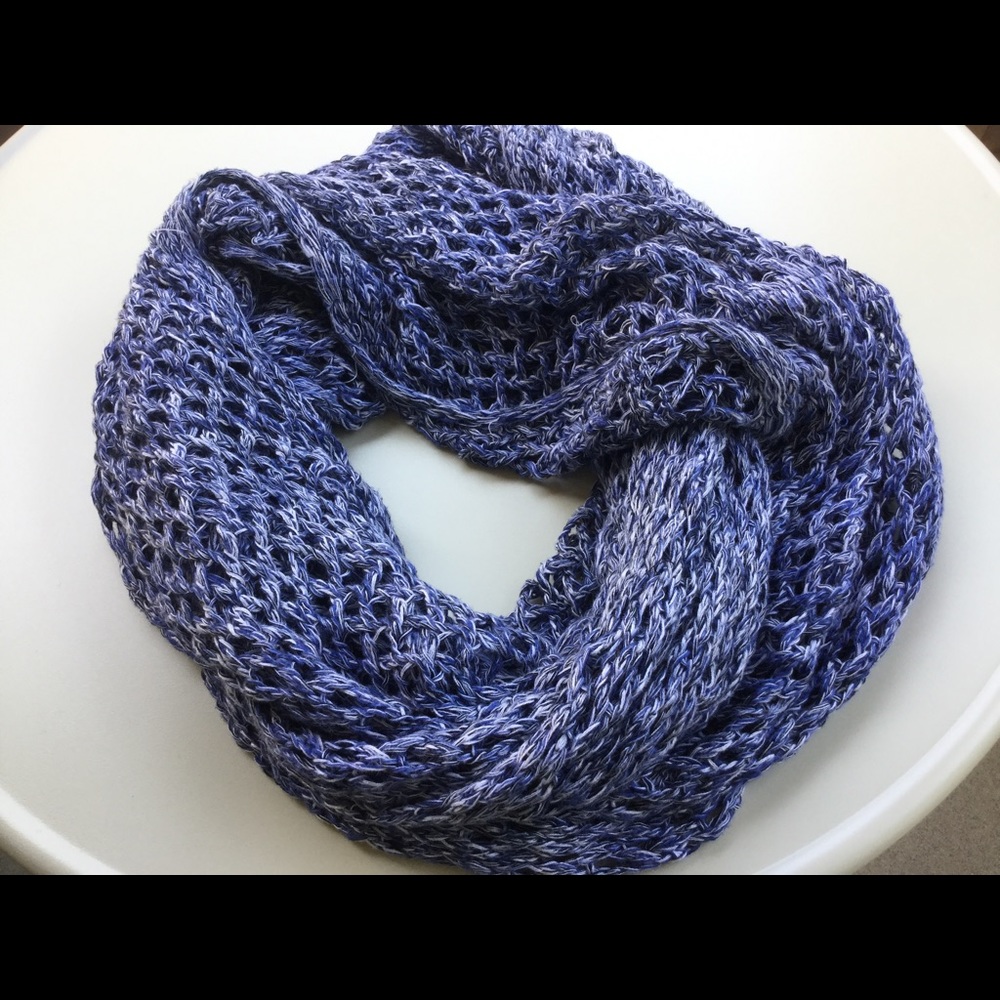 GAP, blue infinity scarf, EUC