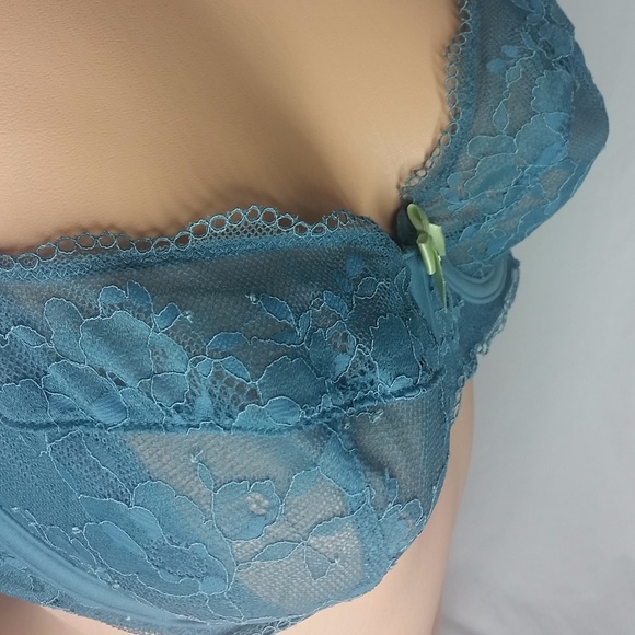 Victoria's Secret Body by Victoria Unlined Demi - Picture 3 of 5