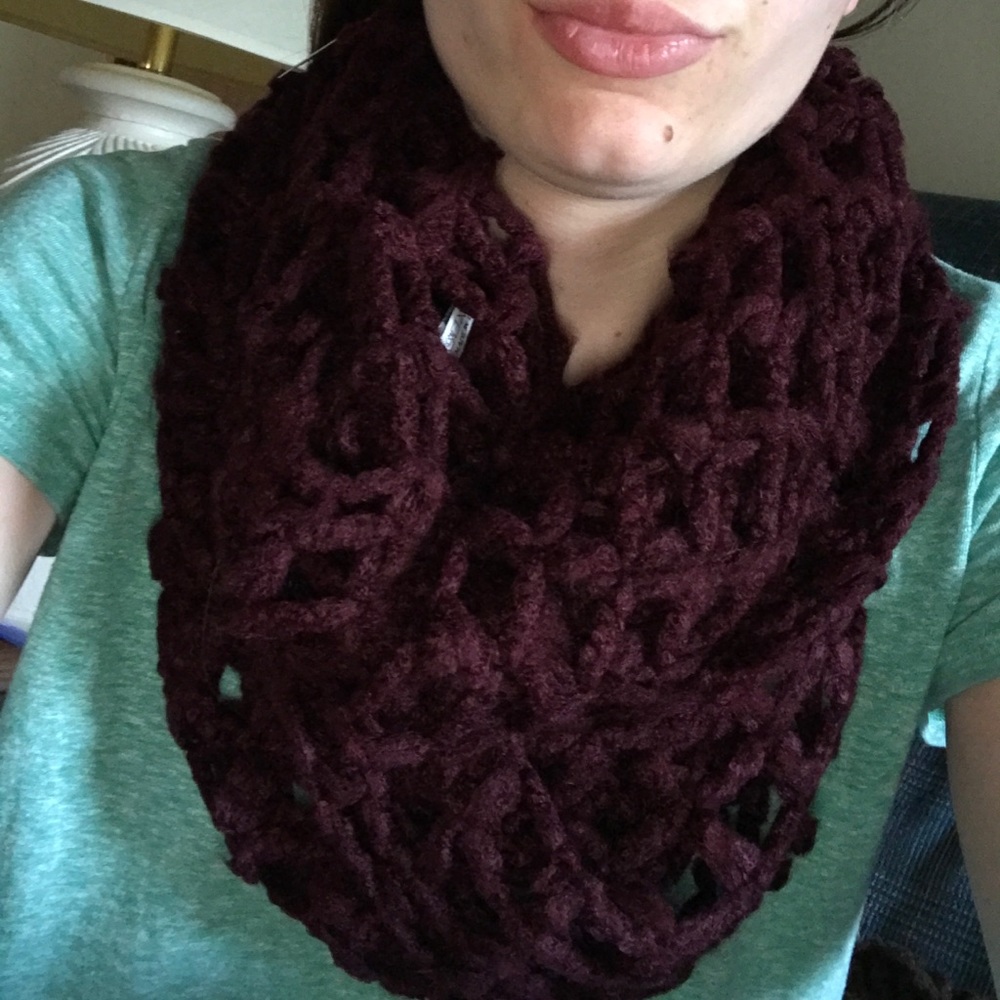 🆕🍁Open Knit Infinity Scarfs-Burgundy