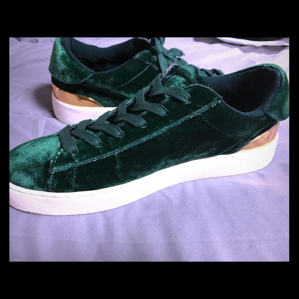 Nine West tennis shoes 💚💛💚💛