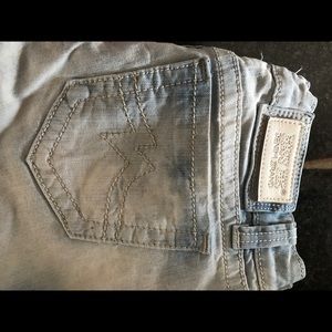 Straight Leg Miss Me sz29 L 31