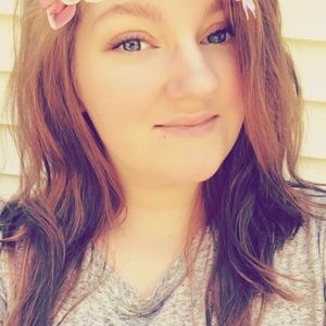 Meet your Posher, Caitlin