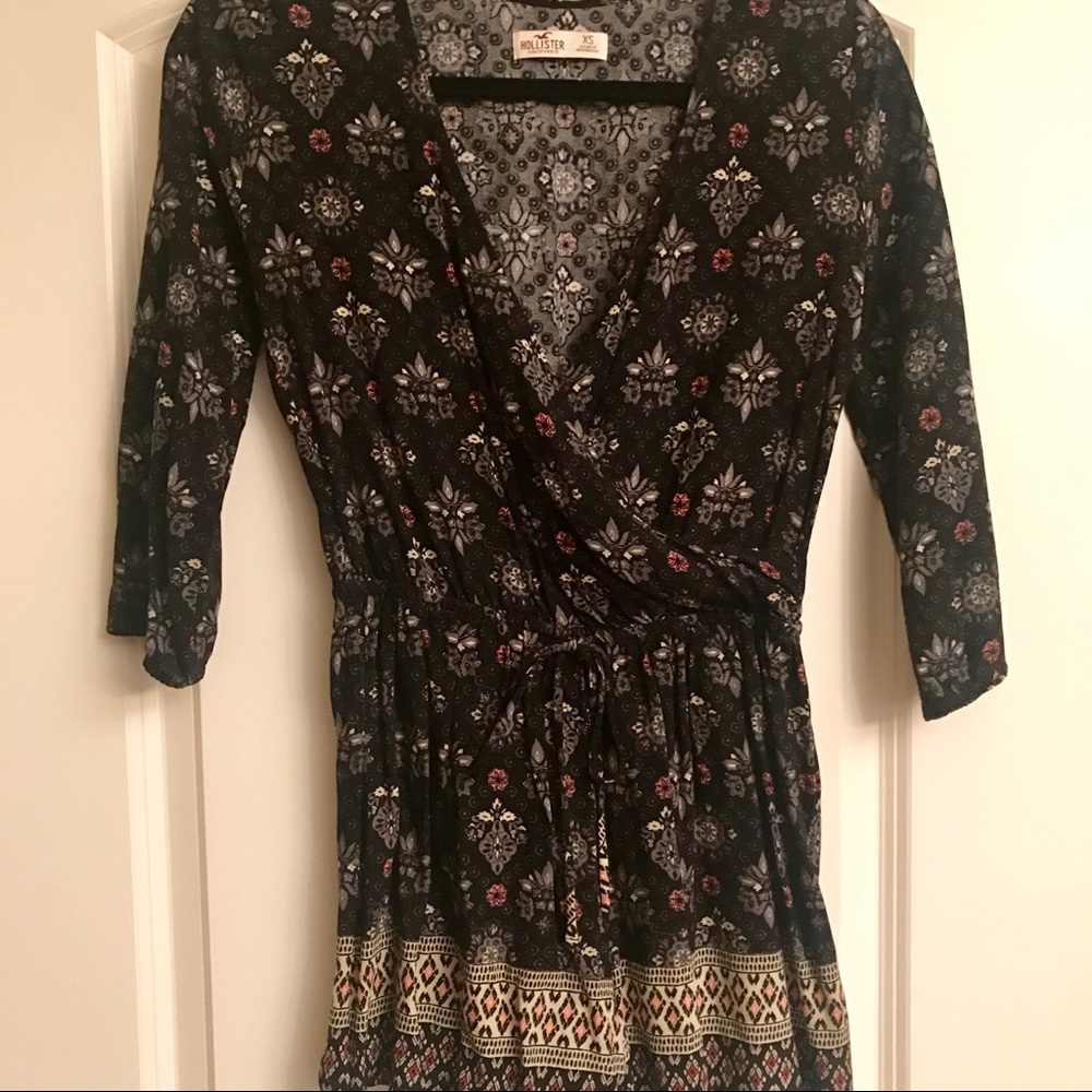 Hollister Printer 3/4 Sleeve Romper