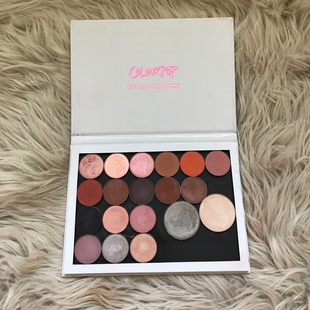 Magnetic eyeshadow pallet