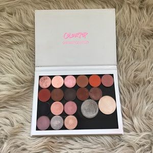 Magnetic eyeshadow pallet