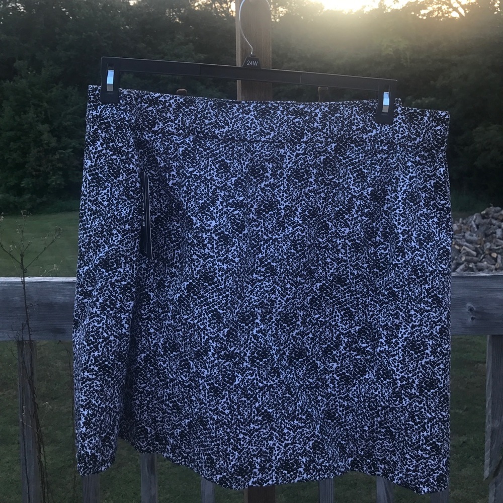 Stunning Black and White Skort size 24W