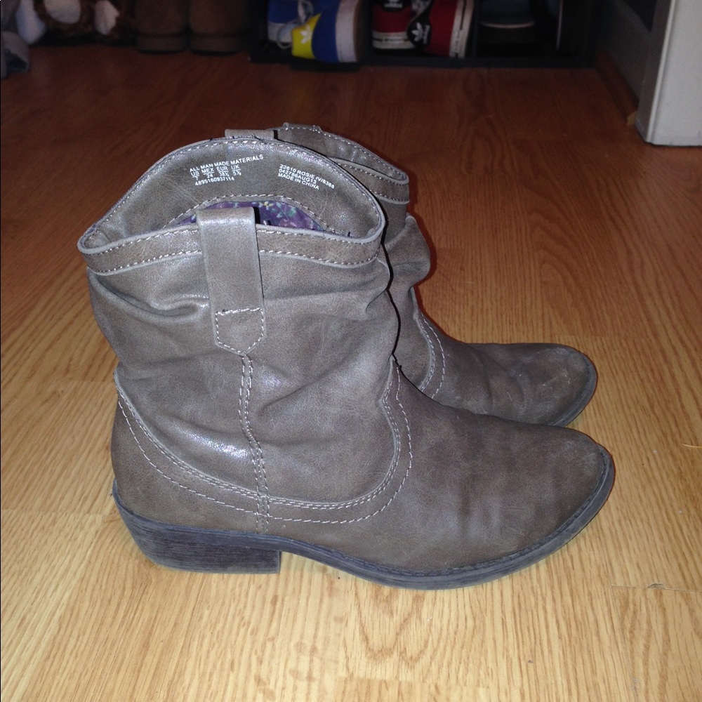 Grey boots