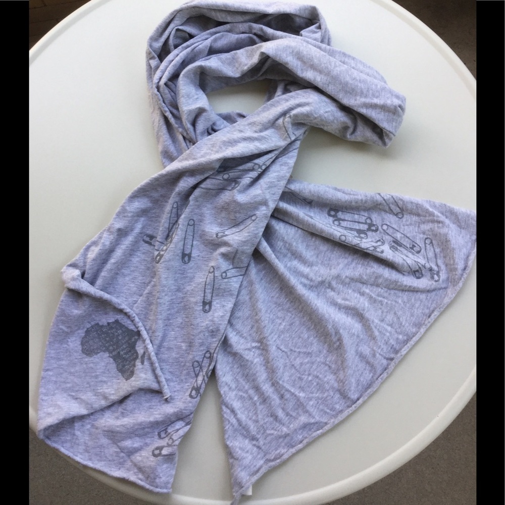 GAP (RED) gray scarf, EUC