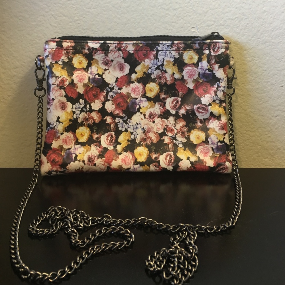 European Stradivarius brand clutch on a chain