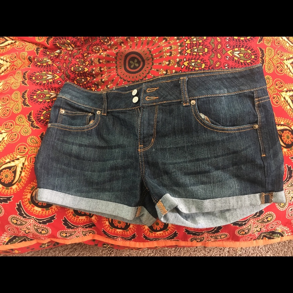 Cuffed shorts