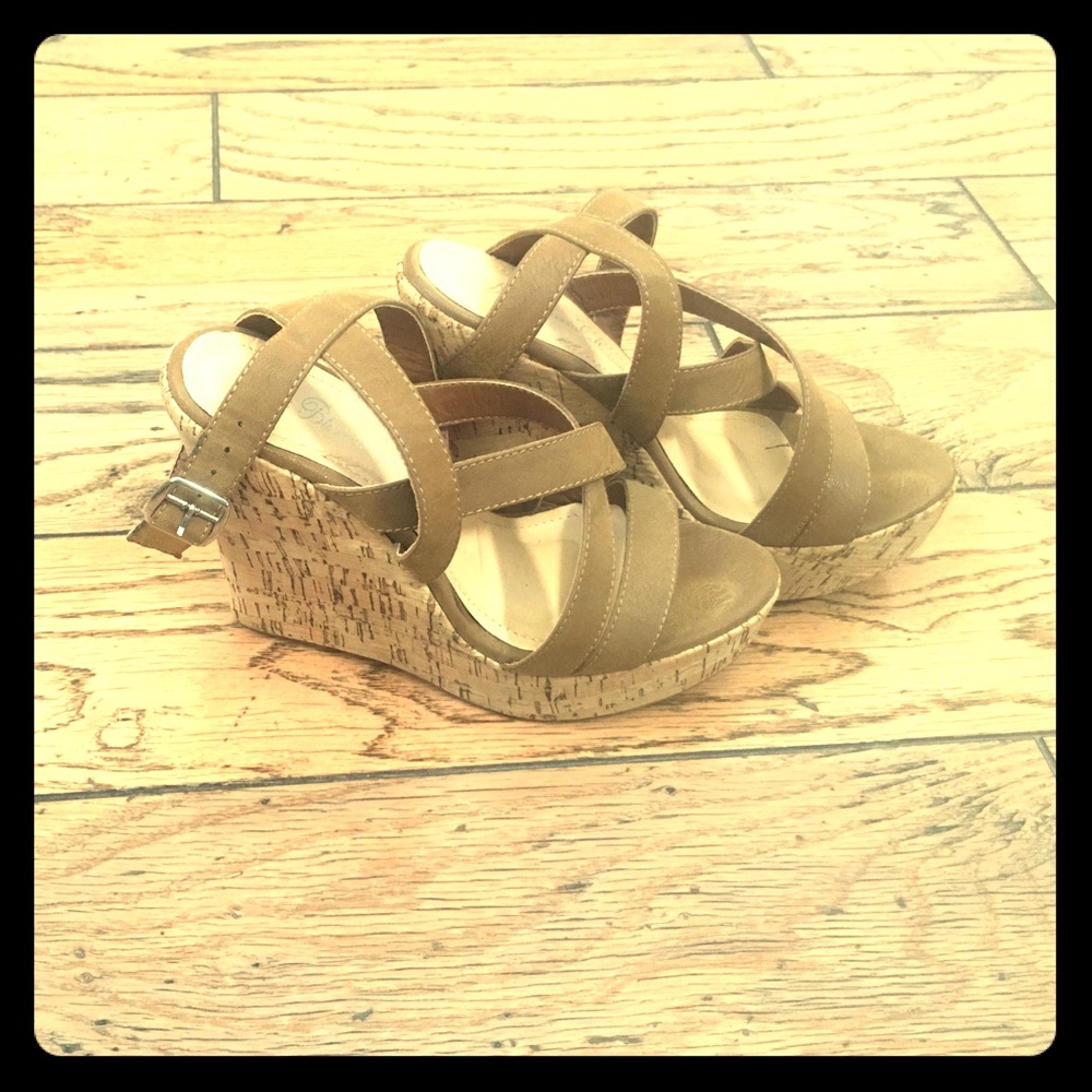 Cork wedges with crossover straps