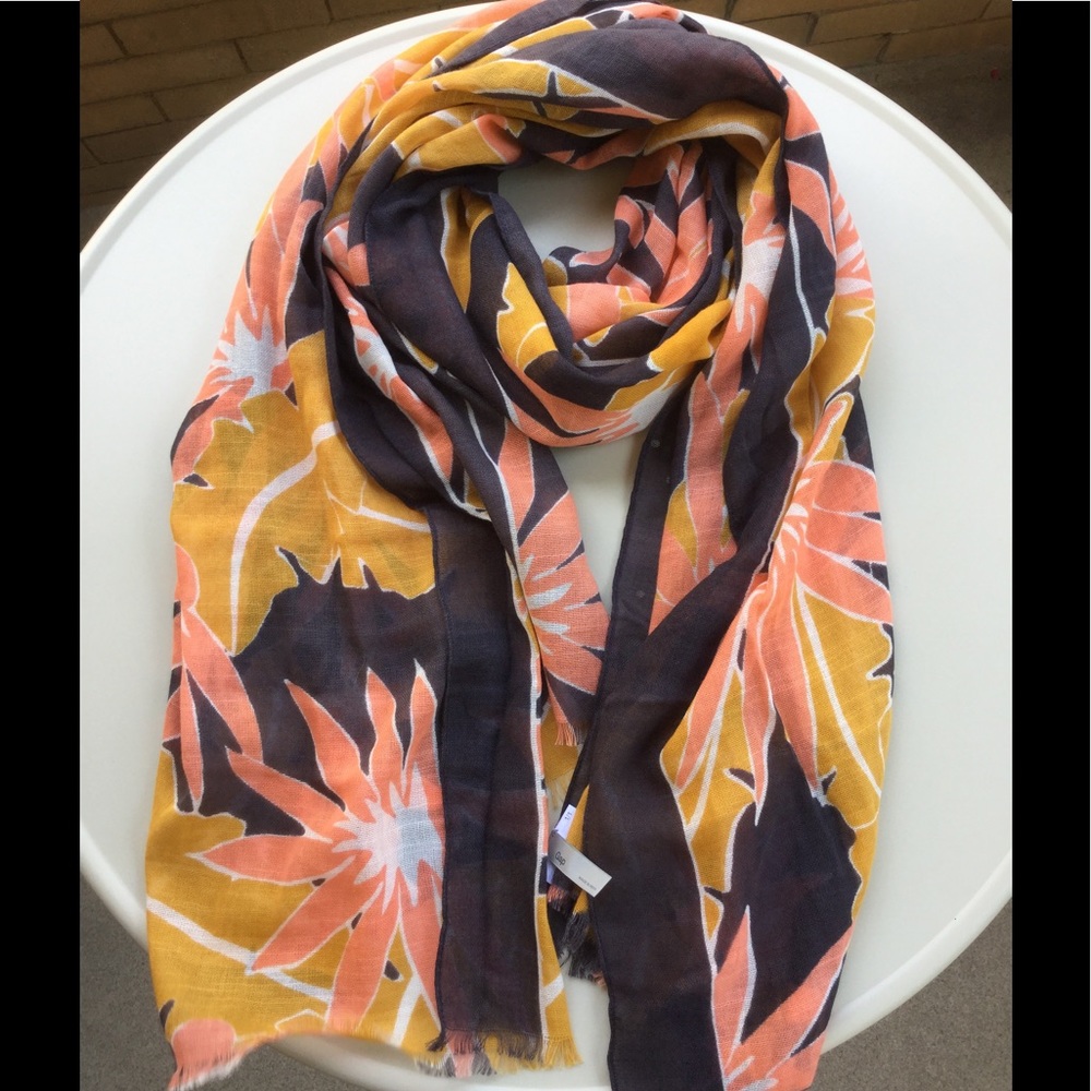 GAP leaf print scarf, NWOT