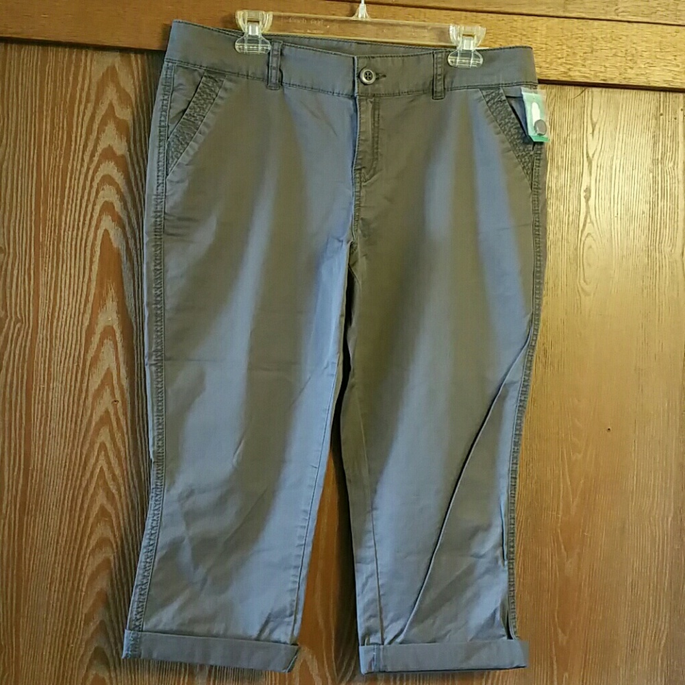 Maurices Chino Capri's Size 11/12 NWT