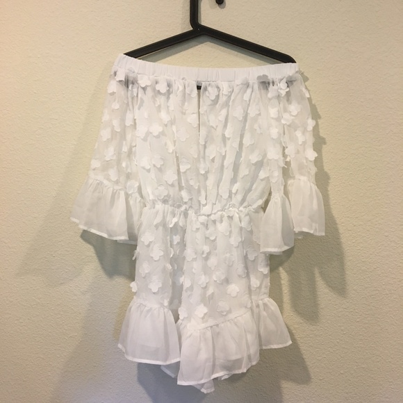 White off the shoulder ruffle dress - Picture 2 of 3