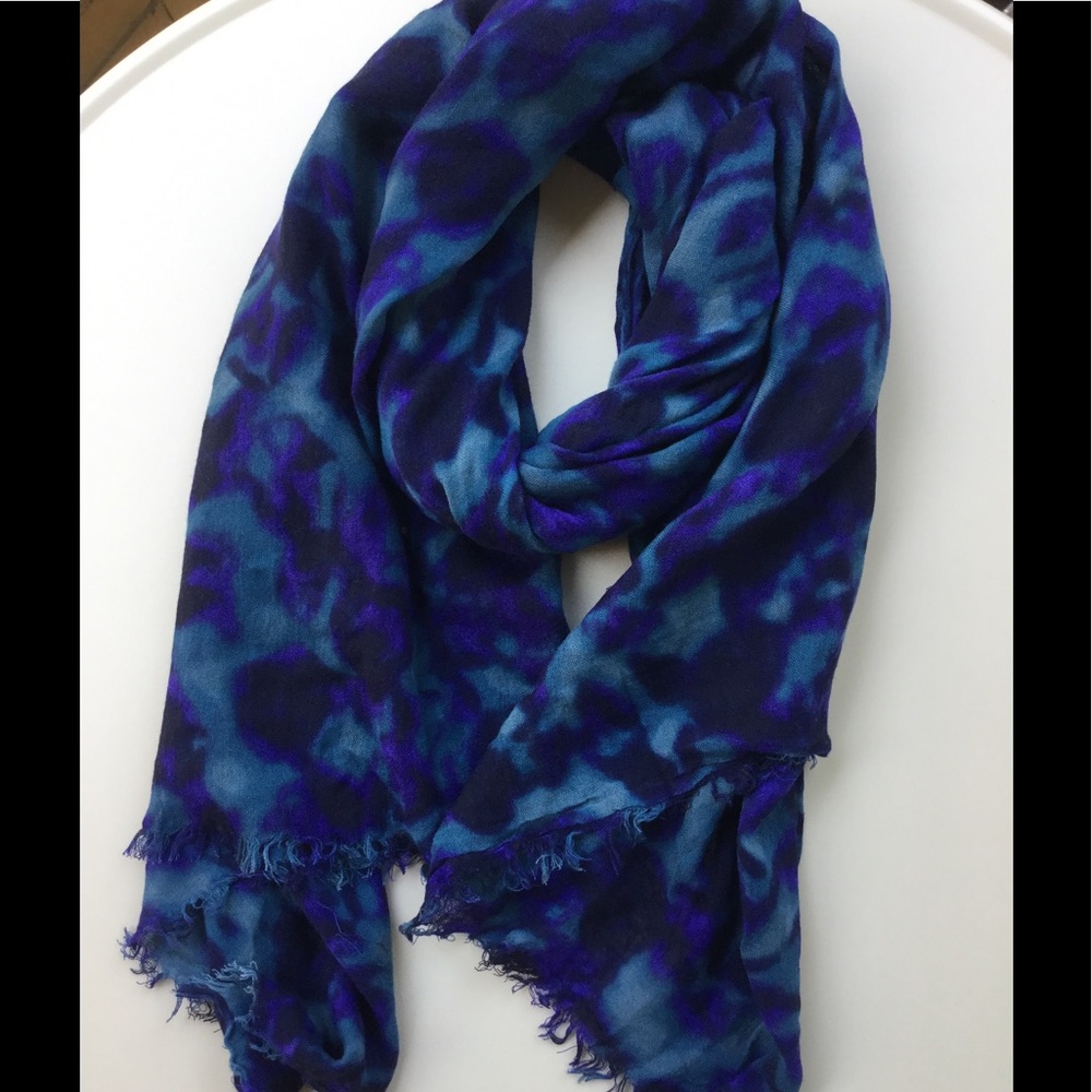 GAP blue camo print scarf