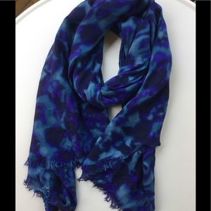 GAP blue camo print scarf