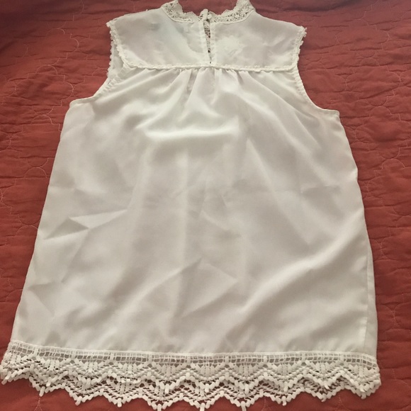 American rag white lace top. Size small. - Picture 3 of 4