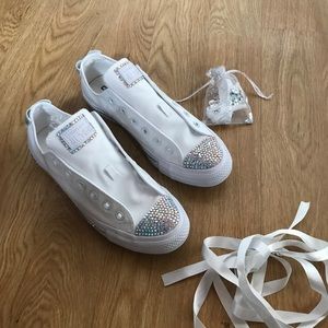 Gorgeous white converse