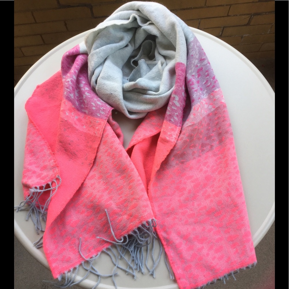 GAP pink and baby clue winter scarf, EUC!