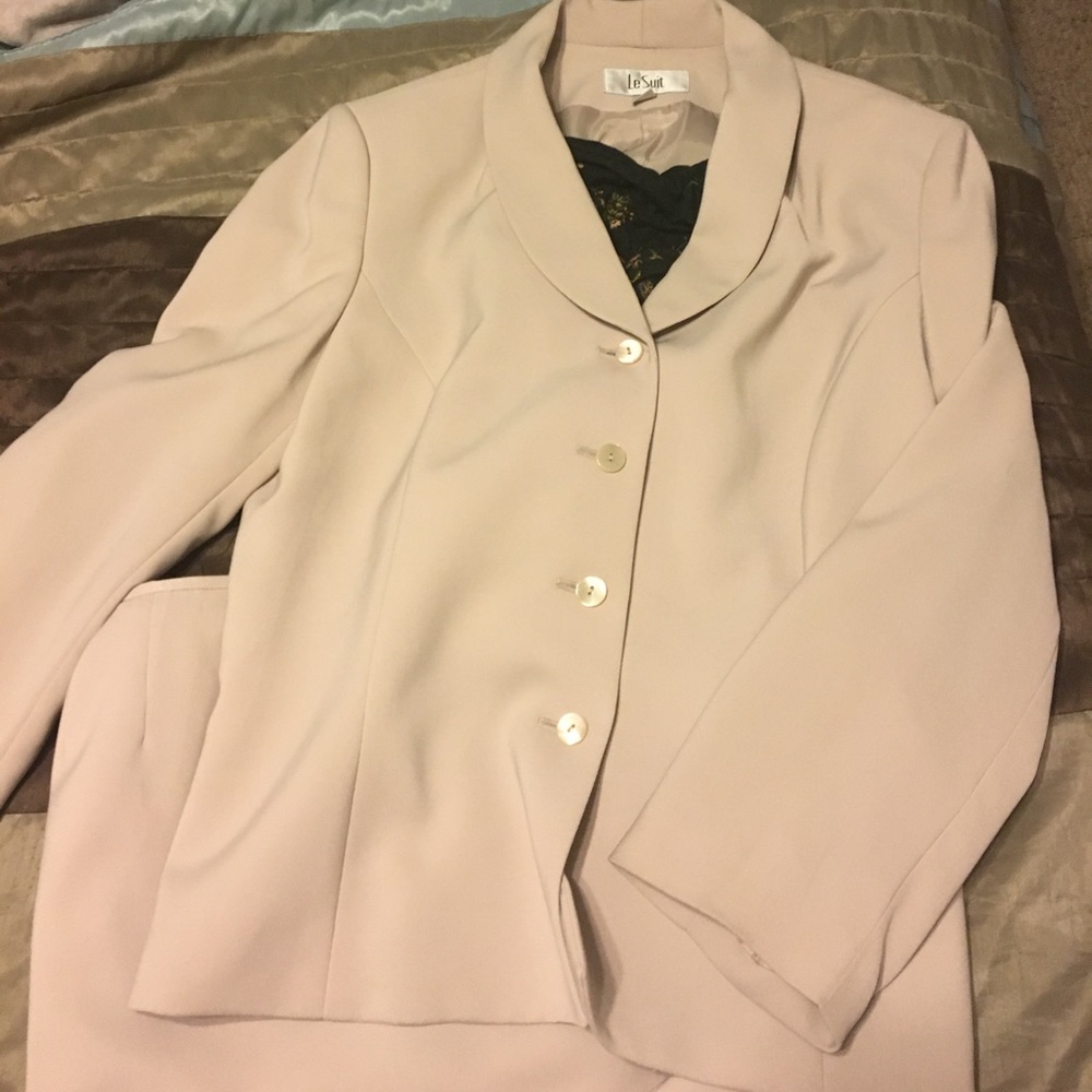 Cream business skirt and jacket