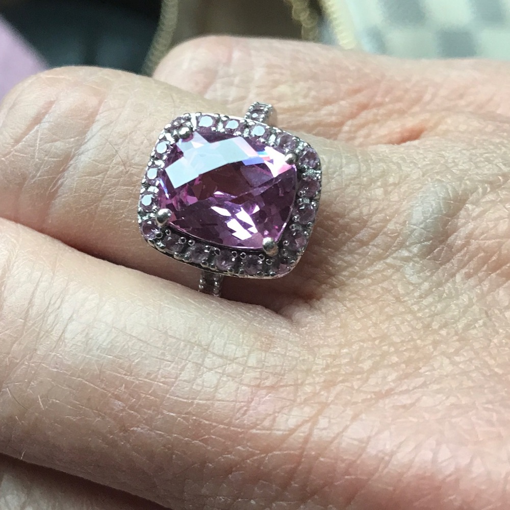 Pink sapphire ring. Real
