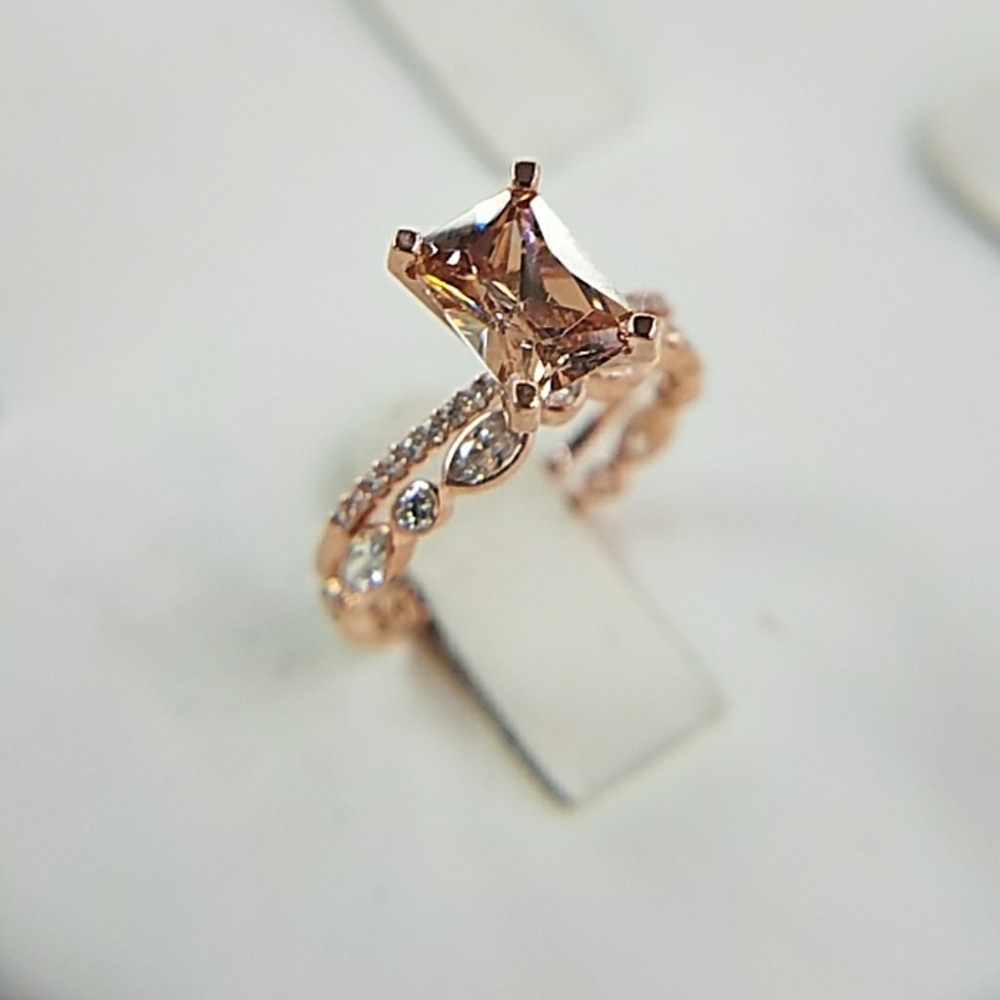 New custom made to order 14k Rose Gold Emerald cut 2pc Wedding Band - Picture 6 of 8