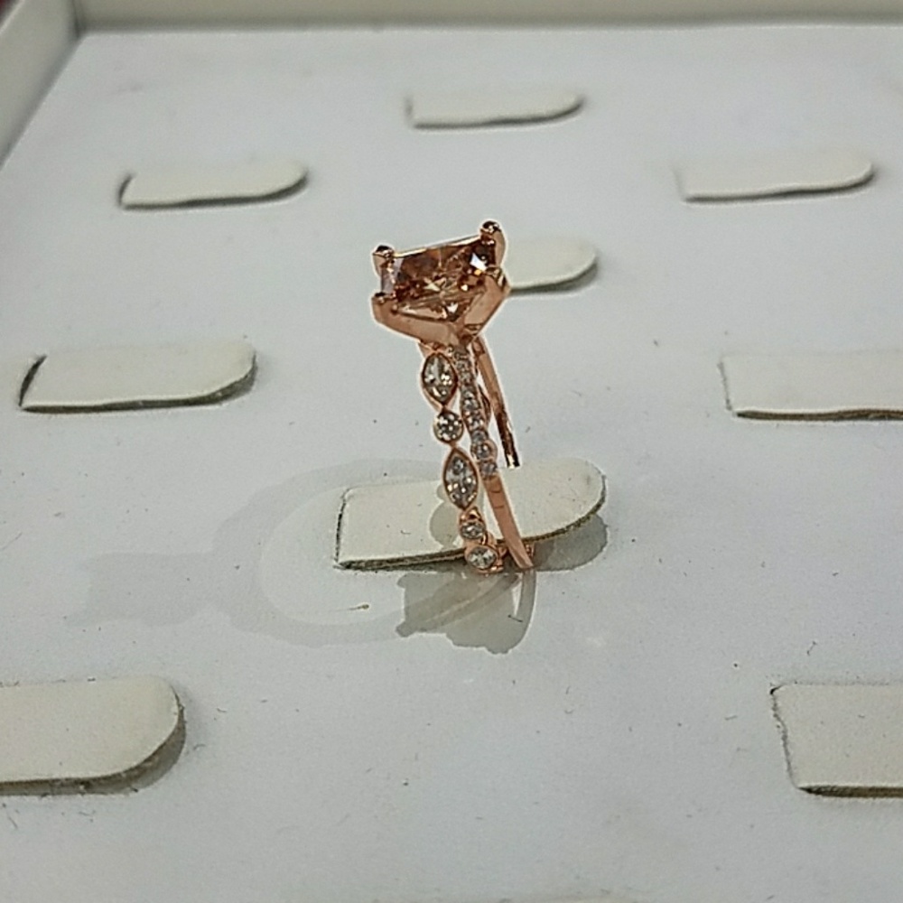 New custom made to order 14k Rose Gold Emerald cut 2pc Wedding Band - Picture 7 of 8