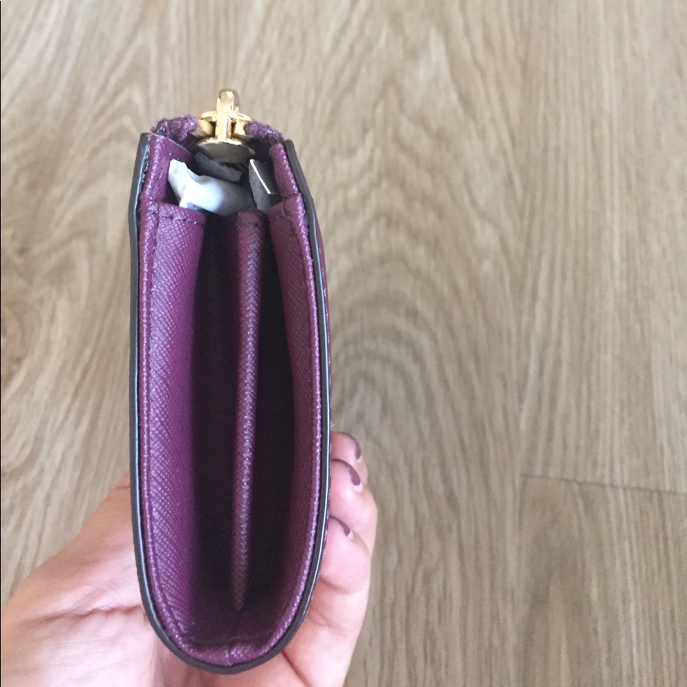 NWT Michael Kors 3-quarter zip wallet - Picture 6 of 6