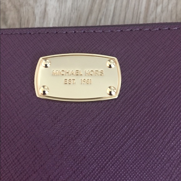 NWT Michael Kors 3-quarter zip wallet - Picture 2 of 6