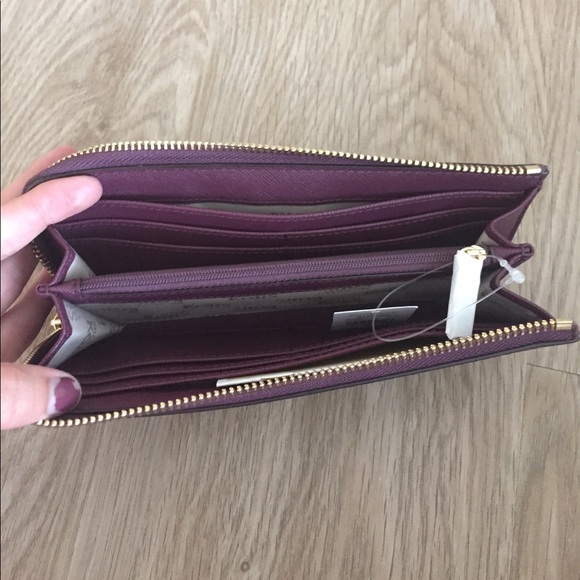 NWT Michael Kors 3-quarter zip wallet - Picture 5 of 6