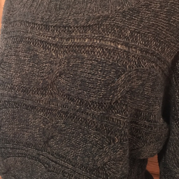 Pink Rose cable knit sweater - Picture 2 of 5