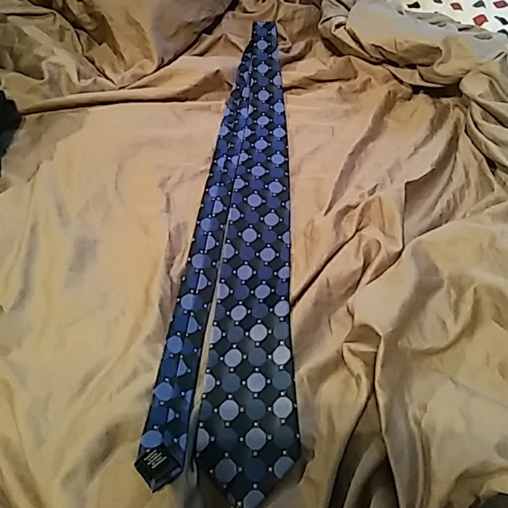 Van Heusen necktie