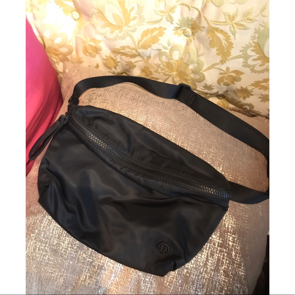 Lululemon 🍋 Black Go Lightly Belt Bag