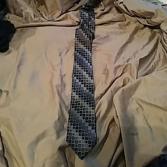 Kenneth Cole Reaction tie - Picture 1 of 2