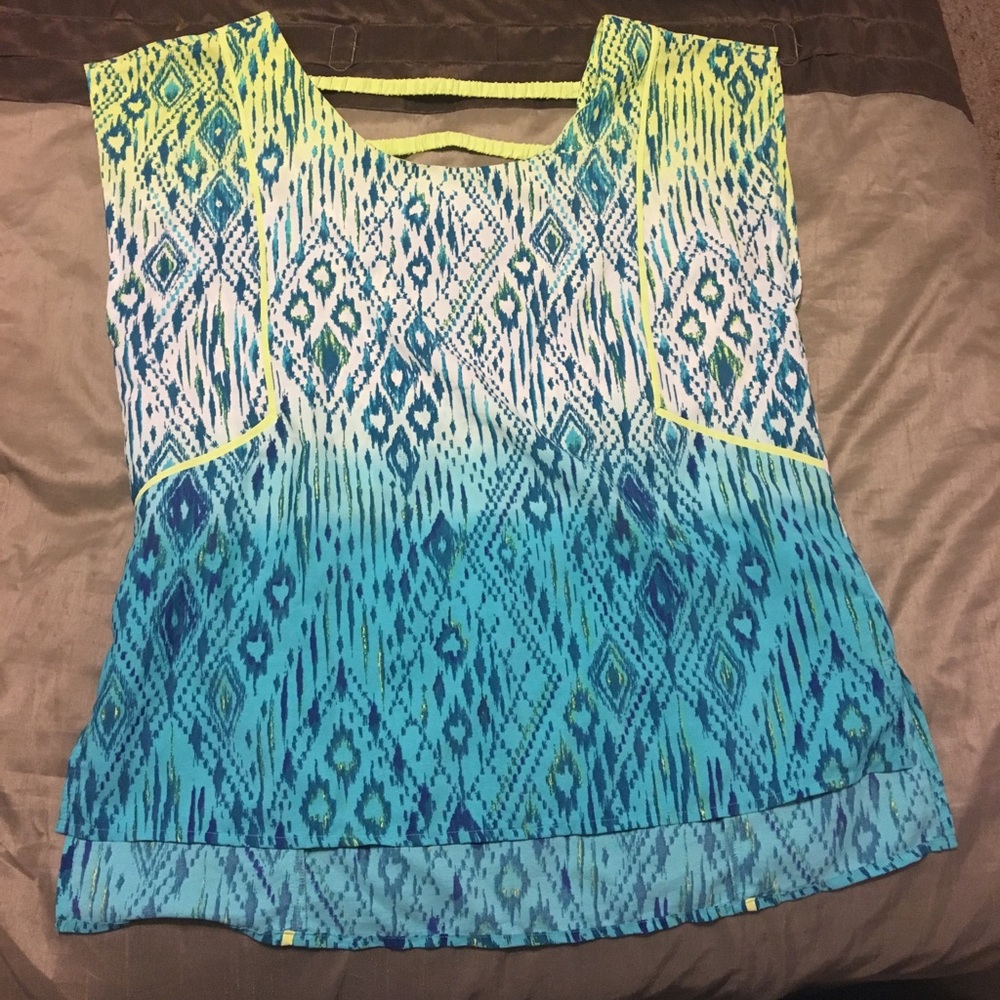 Cute spring colored top