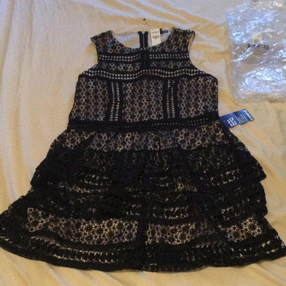 Express teired lace fit n flare dress - Picture 2 of 4
