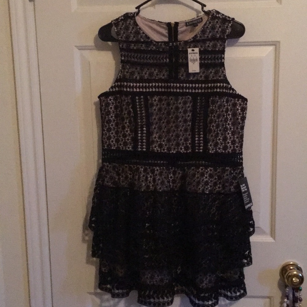 Express teired lace fit n flare dress - Picture 4 of 4