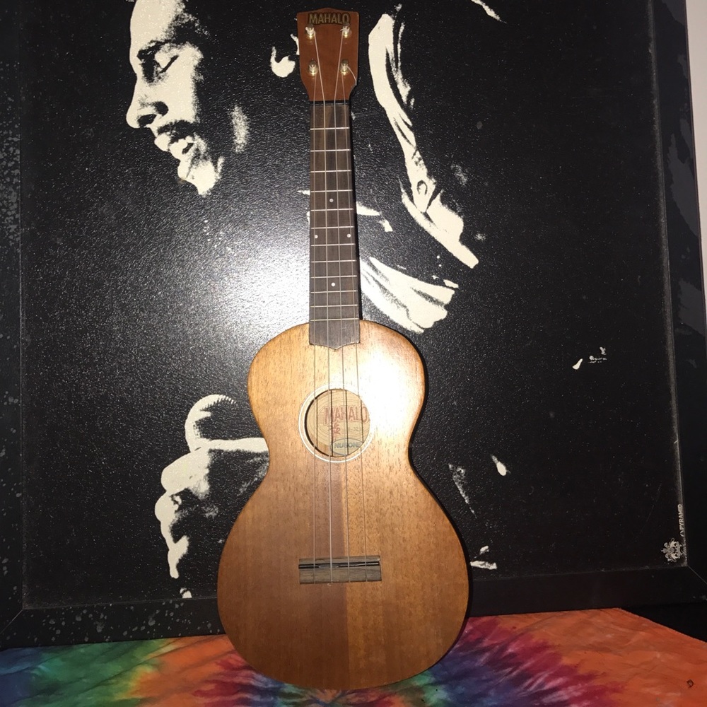 Ukulele - Picture 3 of 7