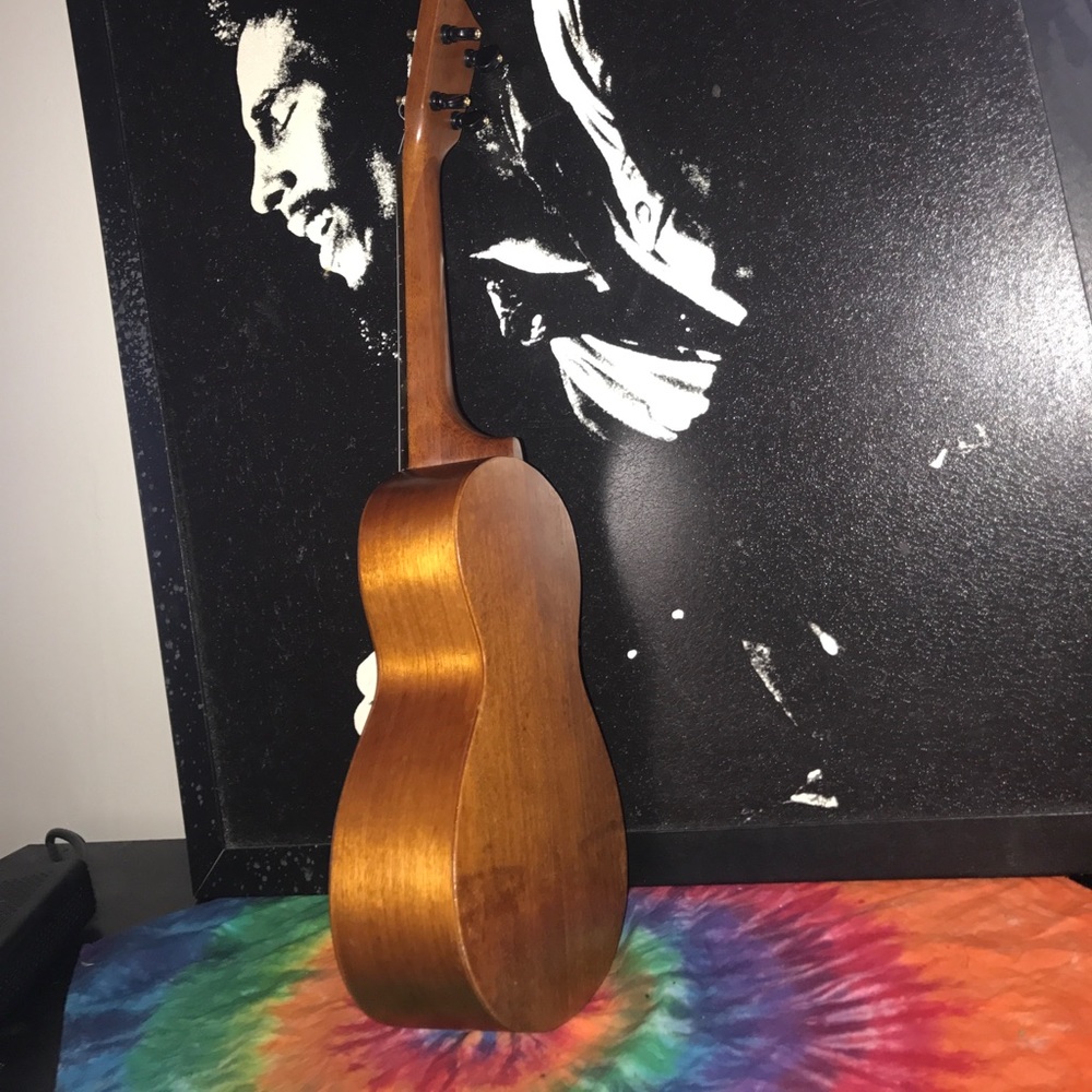 Ukulele - Picture 4 of 7