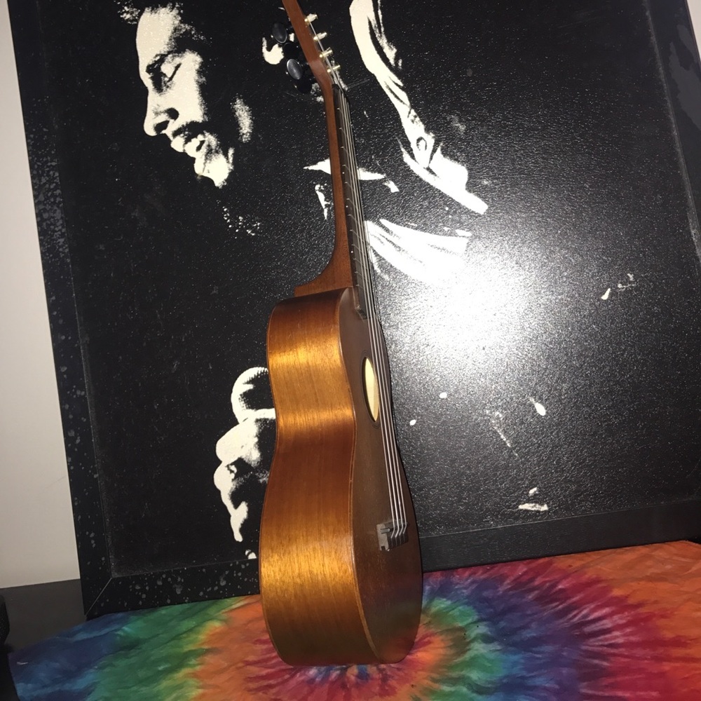 Ukulele - Picture 2 of 7