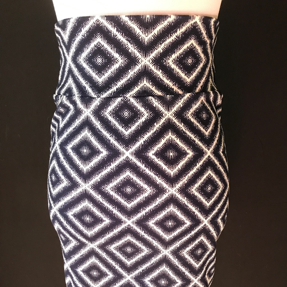 USED LulaRoe Cassie Pencil Skirt