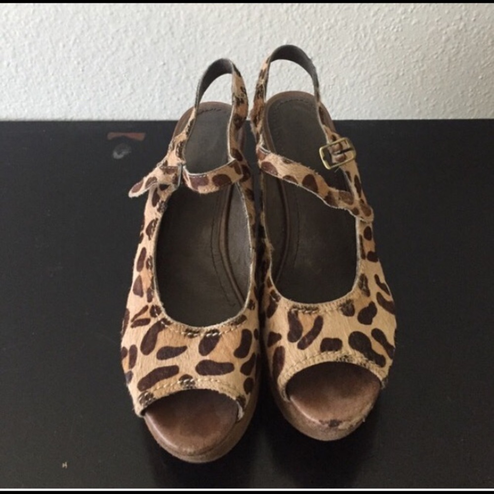 Trendy cheetah wedges.