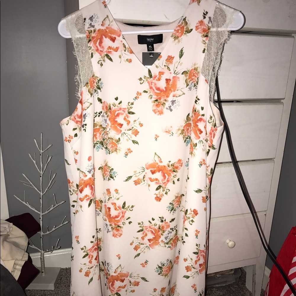 Floral sleeveless dress