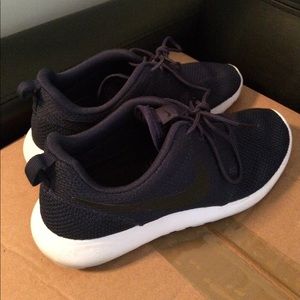 Nike Roshe men 7 women's 9