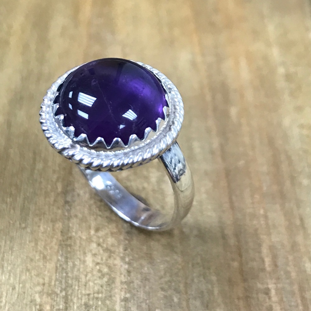 Ring - Picture 2 of 8