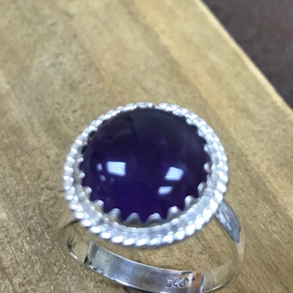 Ring - Picture 3 of 8