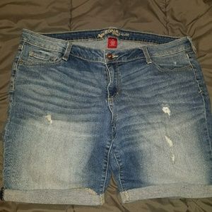 Junior's Arizona shorts size 17